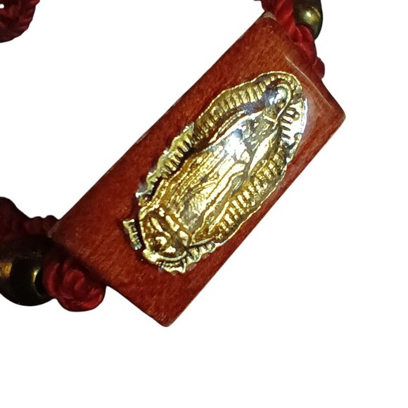 Vintage Catholic Bracelet Red Cord Gold Tone Wooden Virgin Mary Charm - Picture 3 of 3